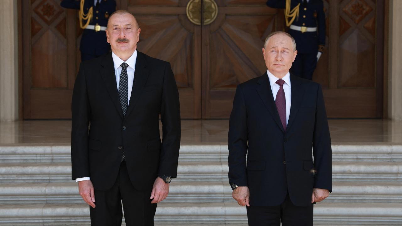 Putin, Aliyev'in Önünde Özür Diledi