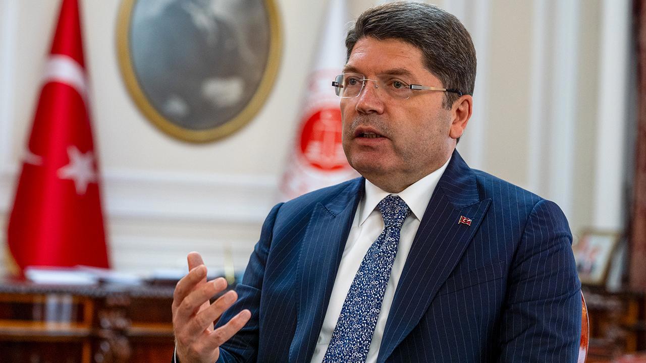 Bakan Tunç: Yargı mensuplarını hedef alan açıklamaları kınadı