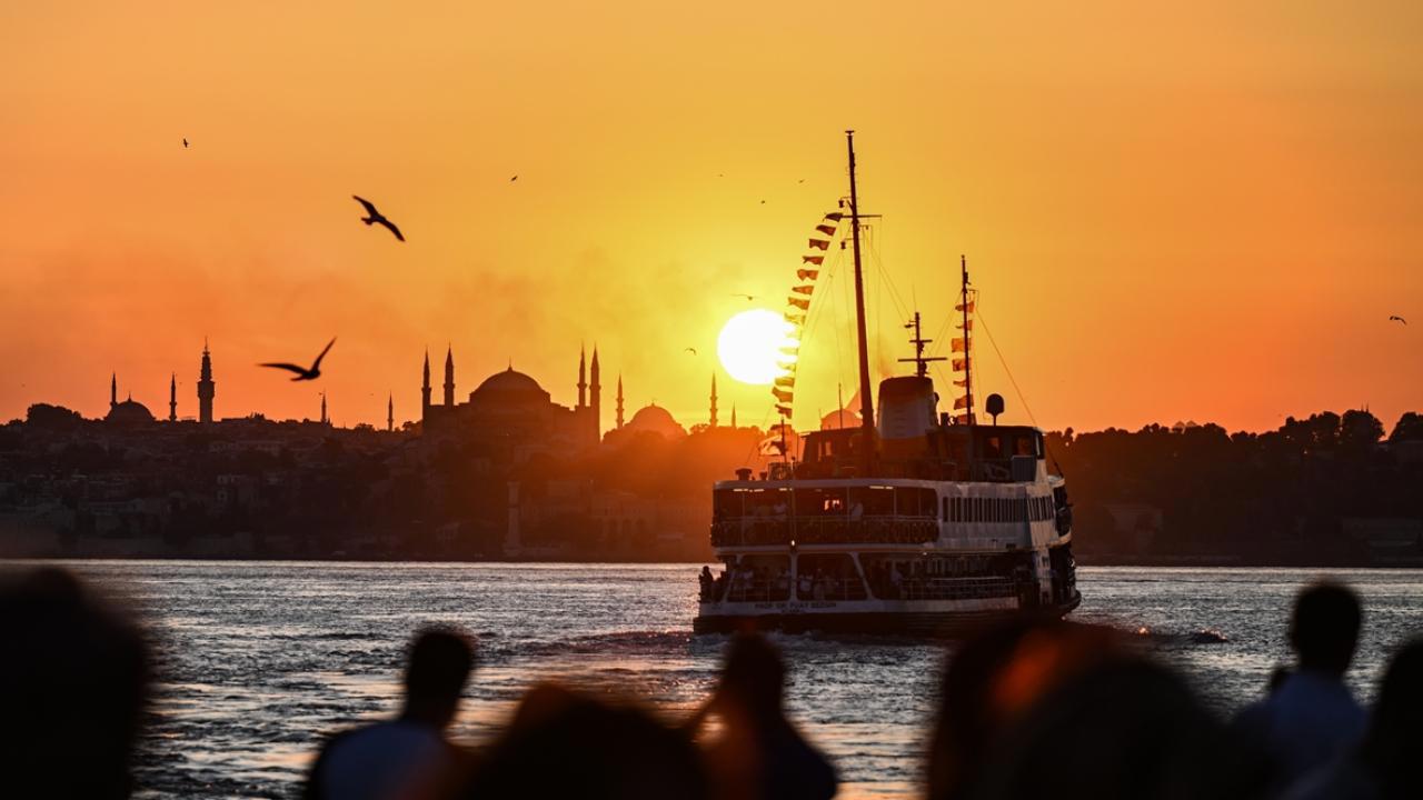 Türkiye'nin turizm geliri 2021'de rekor kırdı!