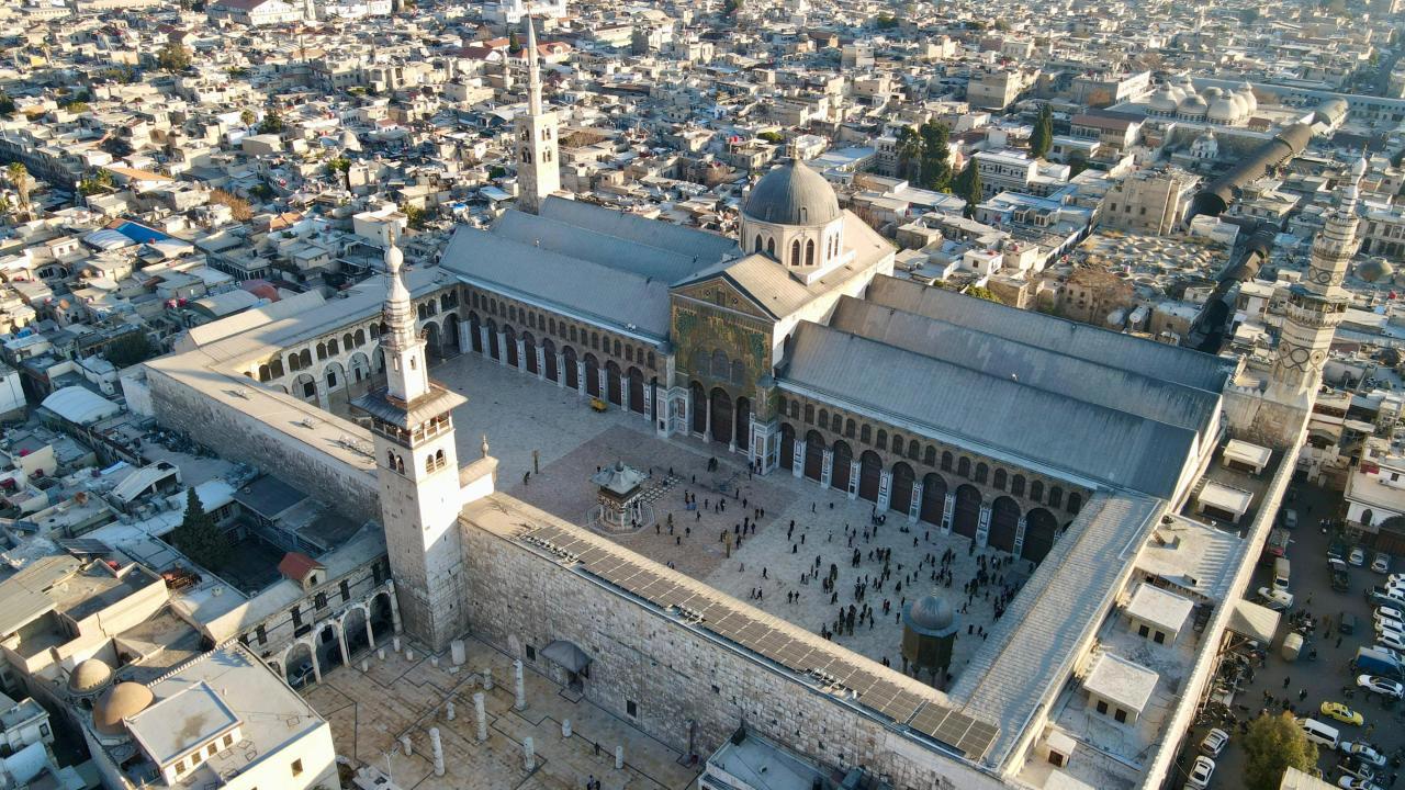 Suriye'de Halk, Özgürlüğün Ardından İlk Cuma Namazı İçin Camilere Akın Ediyor