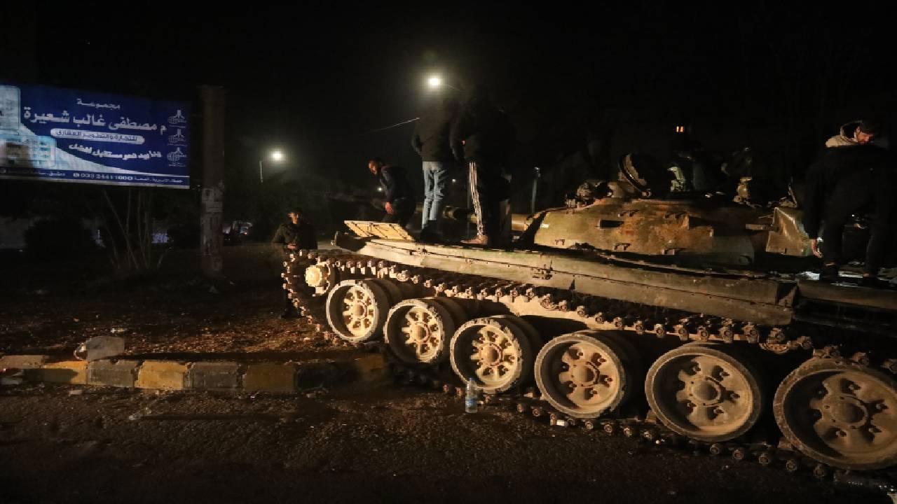 Rejim karşıtı güçler stratejik önemdeki Humus ilinde Rasten'i ele geçirdi