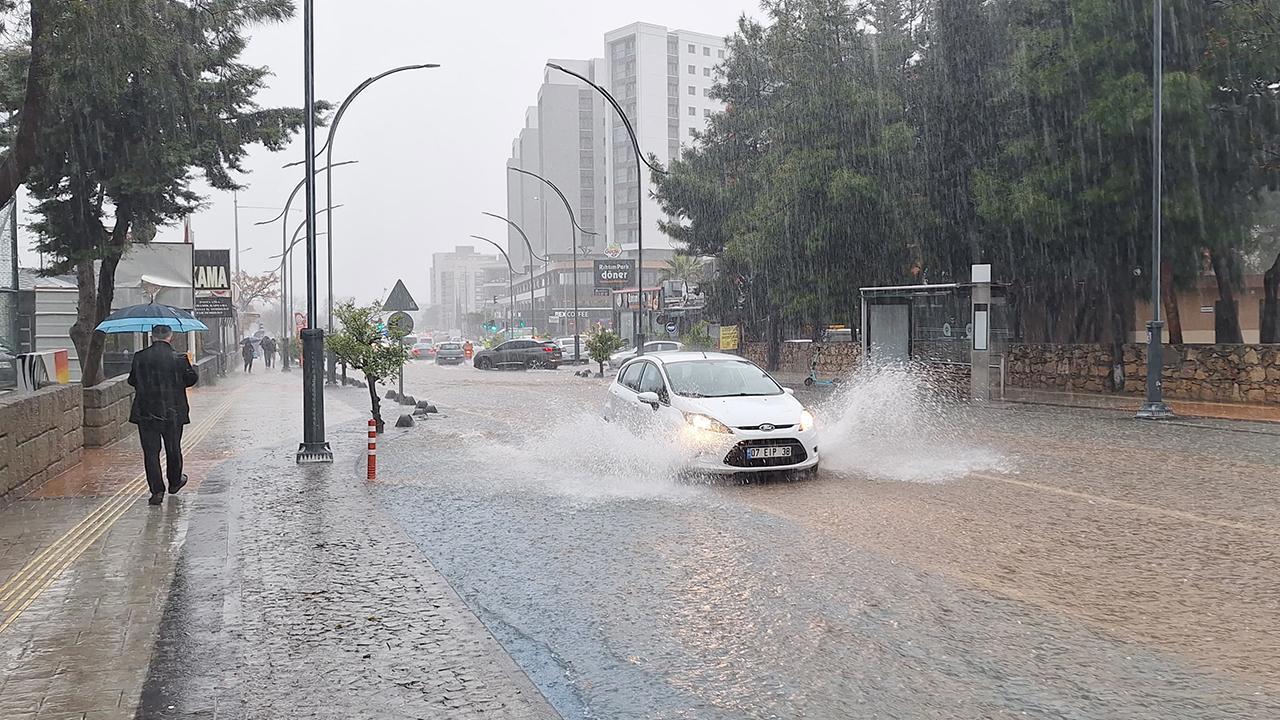 Meteoroloji 17 İli Uyardı: Turuncu ve Sarı Kodlar Devrede.
