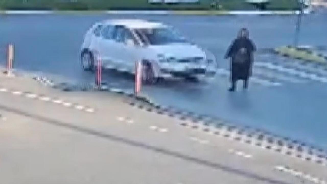 İki Kazayı Ardı Ardına Geçirdi, Yardım Beklerken Hayatta Kaldı