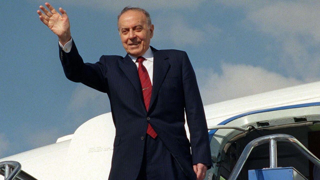 Azerbaycan Milli Lideri Haydar Aliyev'in anısına Bakü'de büyük bir tören düzenlendi